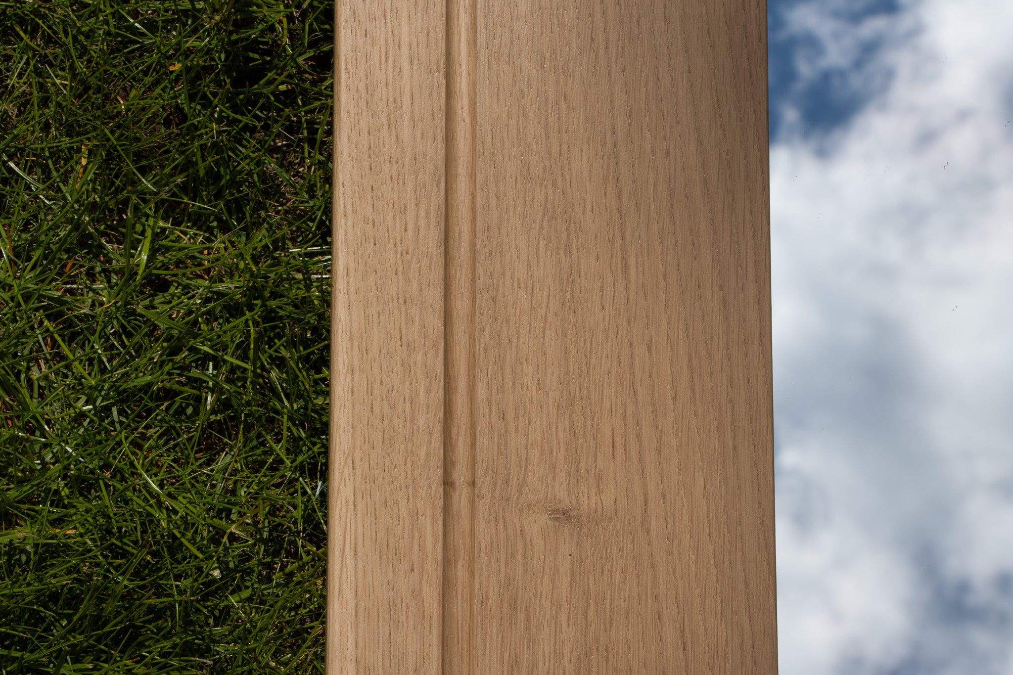 Detal lustra w dębowej ramie – ręcznie wykonane, naturalne drewno z kujawsko-pomorskiego